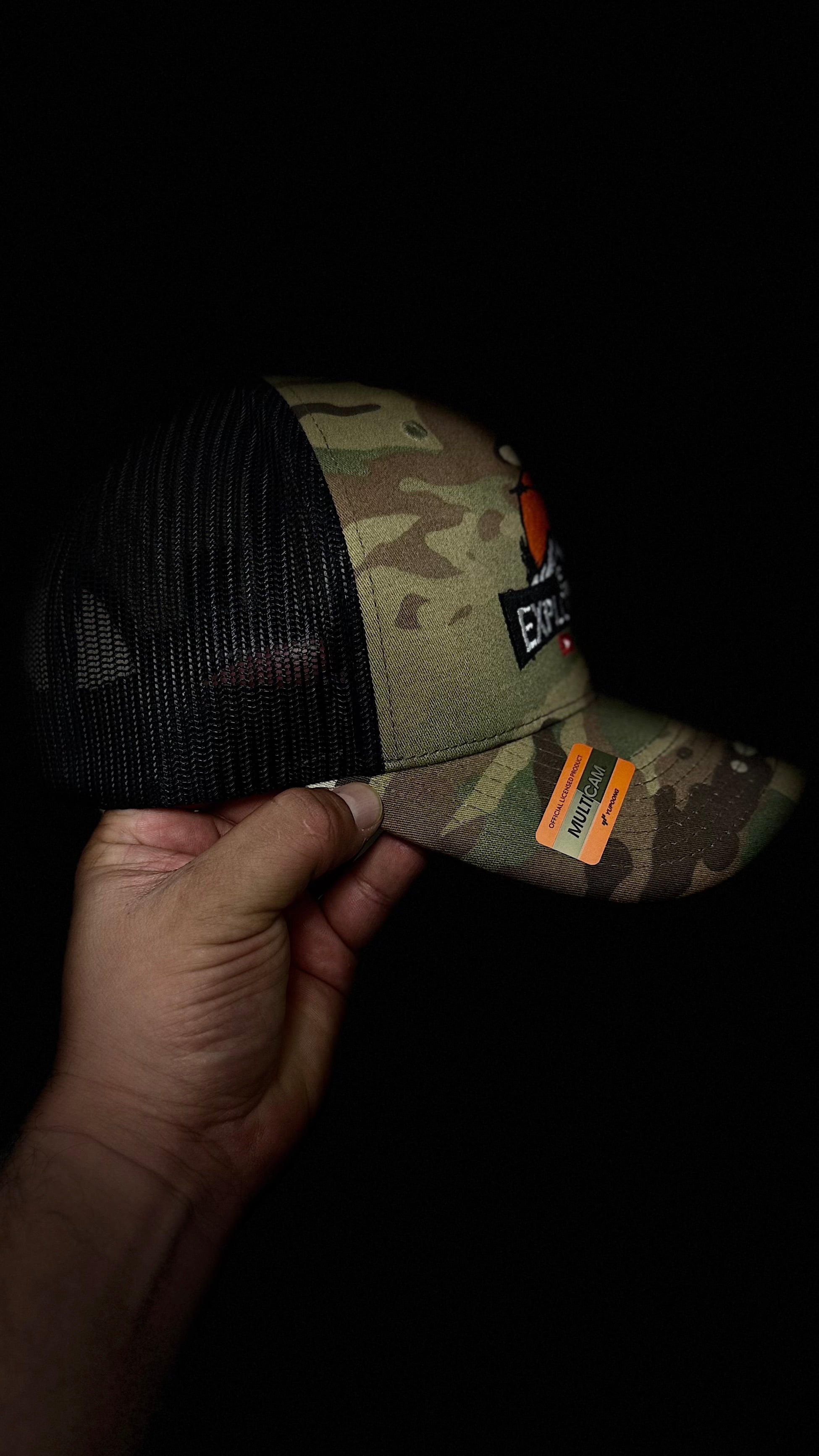 EL EXPLORADOR Multicam On Black Hat